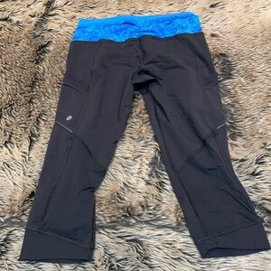 Lululemon Run For Fun Crop
Black / Paisley Cornflower / Cornflower
Size 6